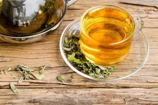 4 Drinks To Reduce Bloating Fast
