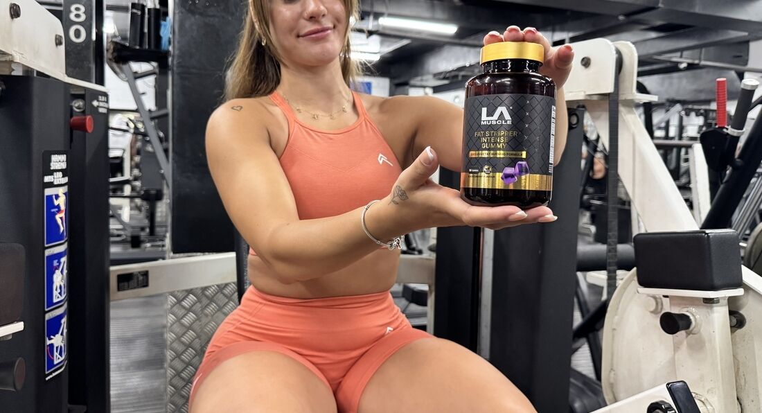 London Fitness Girl Emily Trains Upper Body