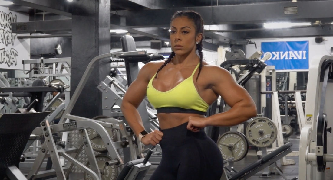 Top Pro Sophia Samee Trains Legs!